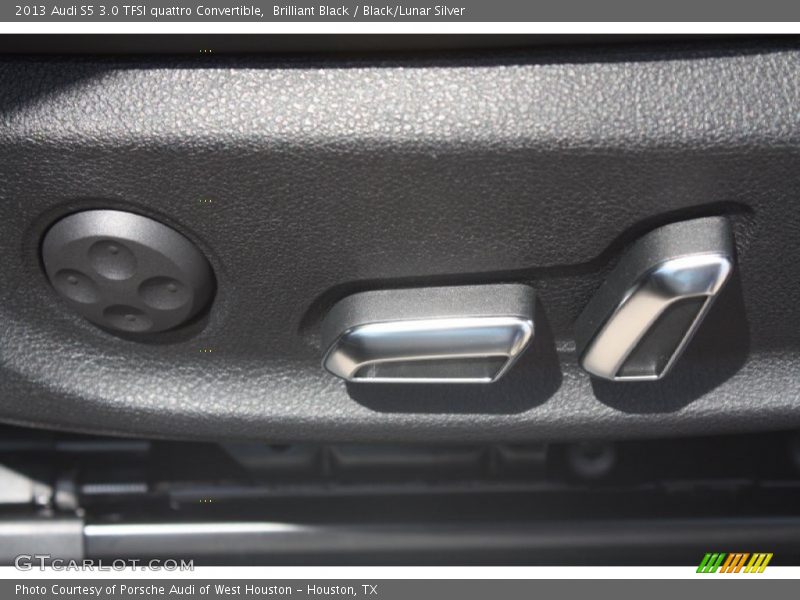 Controls of 2013 S5 3.0 TFSI quattro Convertible