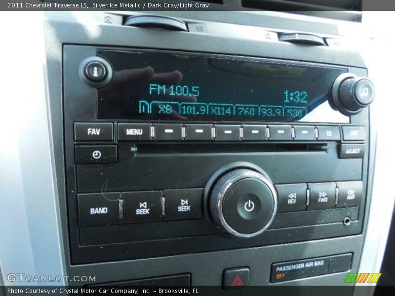 Silver Ice Metallic / Dark Gray/Light Gray 2011 Chevrolet Traverse LS