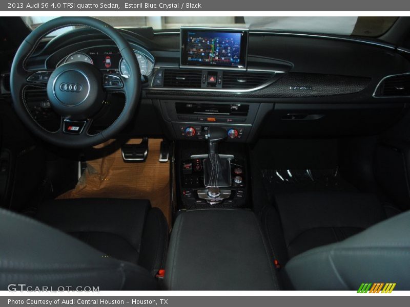 Dashboard of 2013 S6 4.0 TFSI quattro Sedan