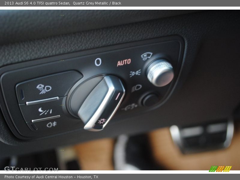 Controls of 2013 S6 4.0 TFSI quattro Sedan