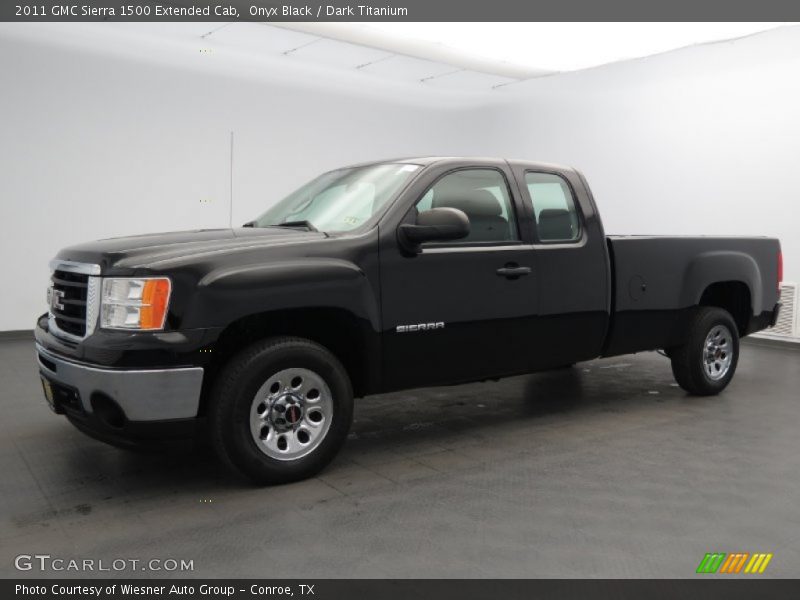 Front 3/4 View of 2011 Sierra 1500 Extended Cab