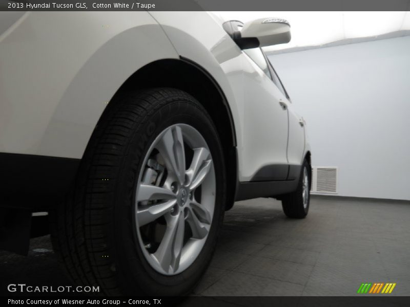 Cotton White / Taupe 2013 Hyundai Tucson GLS