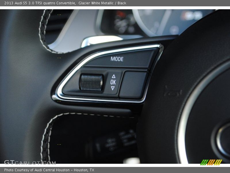 Controls of 2013 S5 3.0 TFSI quattro Convertible