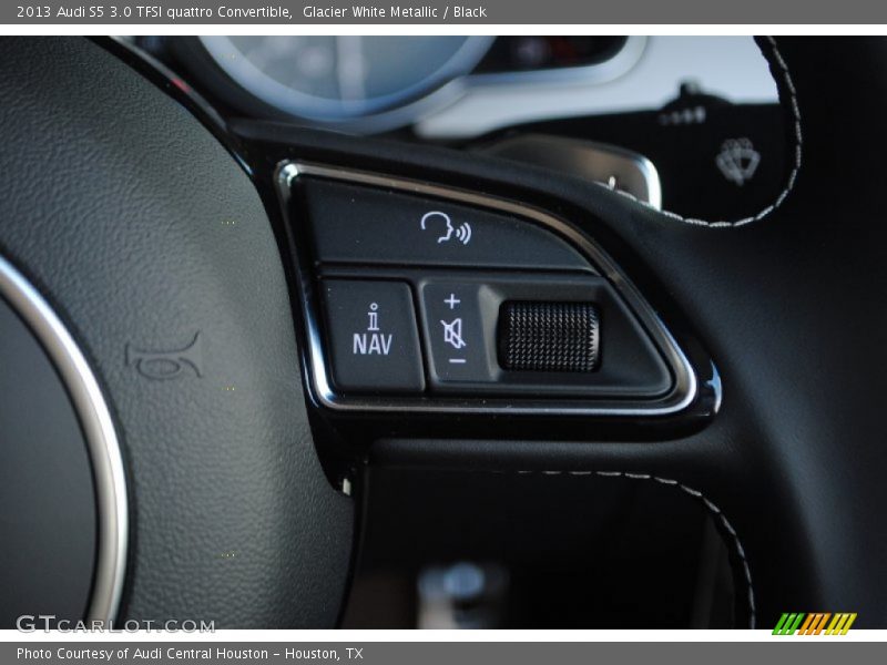 Controls of 2013 S5 3.0 TFSI quattro Convertible