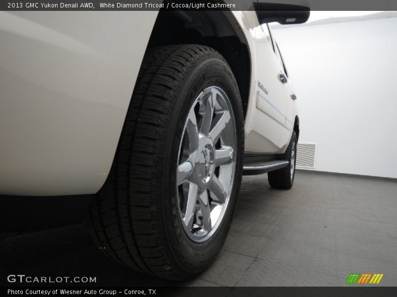White Diamond Tricoat / Cocoa/Light Cashmere 2013 GMC Yukon Denali AWD