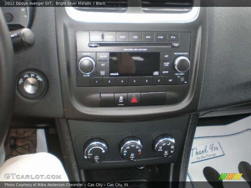 Bright Silver Metallic / Black 2012 Dodge Avenger SXT