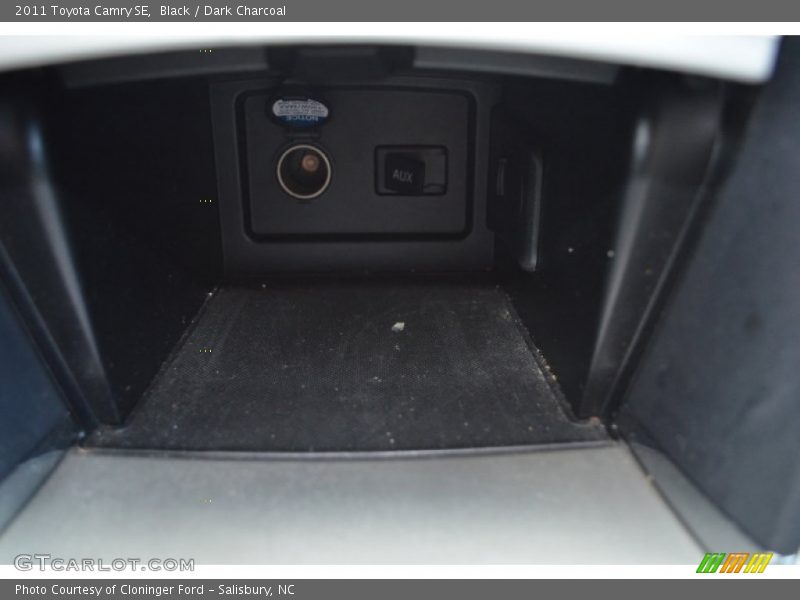 Black / Dark Charcoal 2011 Toyota Camry SE