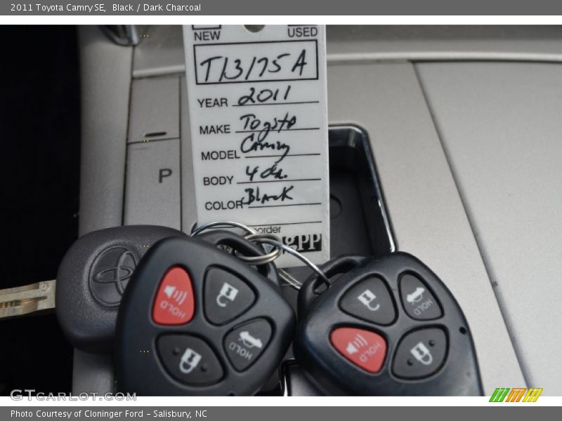Black / Dark Charcoal 2011 Toyota Camry SE