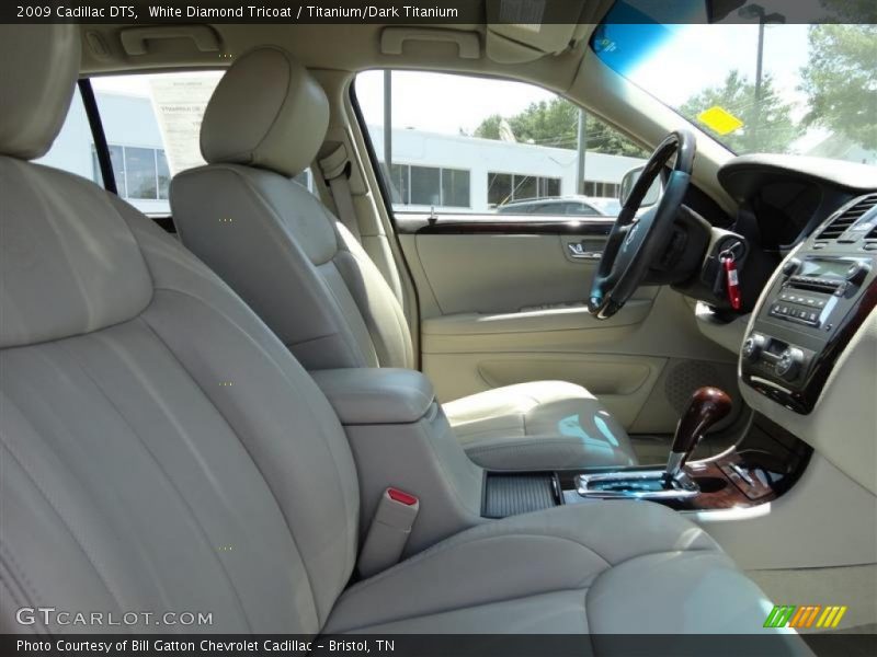 White Diamond Tricoat / Titanium/Dark Titanium 2009 Cadillac DTS