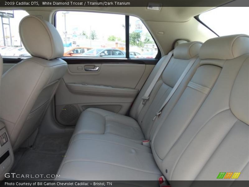 White Diamond Tricoat / Titanium/Dark Titanium 2009 Cadillac DTS