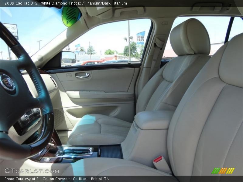 White Diamond Tricoat / Titanium/Dark Titanium 2009 Cadillac DTS