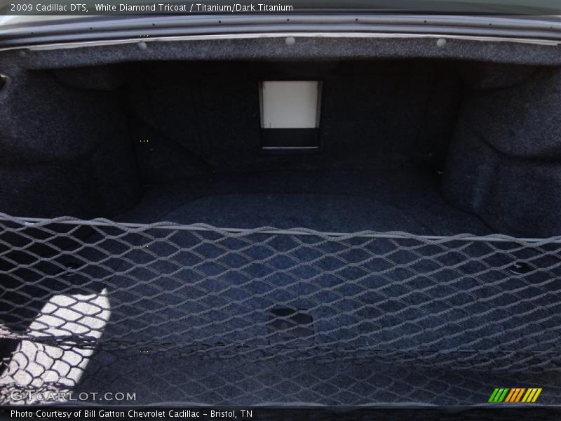 White Diamond Tricoat / Titanium/Dark Titanium 2009 Cadillac DTS