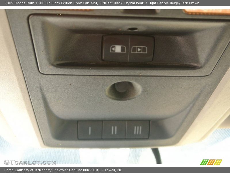 Brilliant Black Crystal Pearl / Light Pebble Beige/Bark Brown 2009 Dodge Ram 1500 Big Horn Edition Crew Cab 4x4