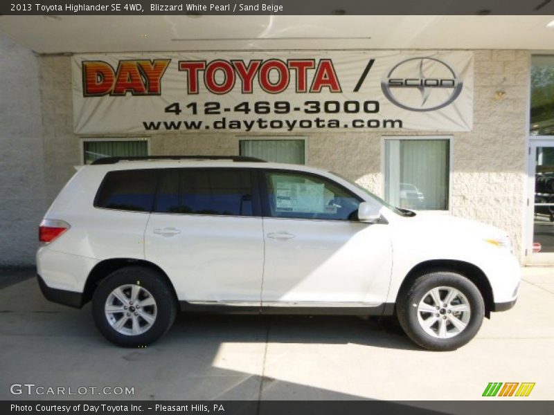 Blizzard White Pearl / Sand Beige 2013 Toyota Highlander SE 4WD