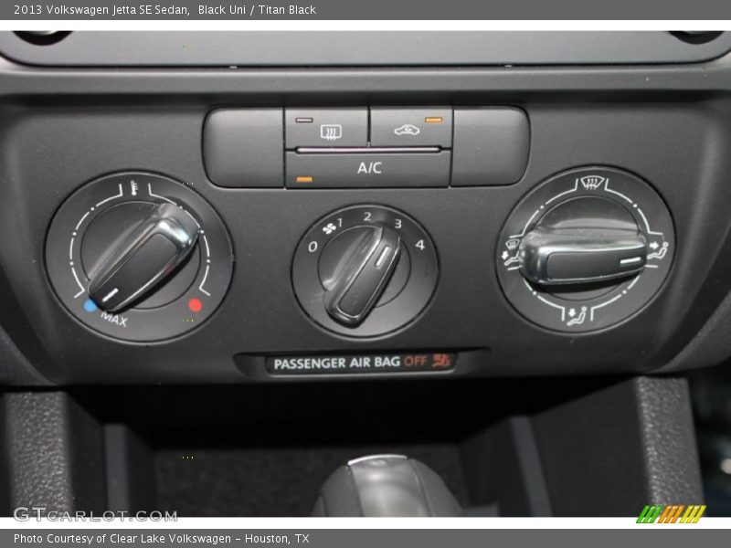 Black Uni / Titan Black 2013 Volkswagen Jetta SE Sedan