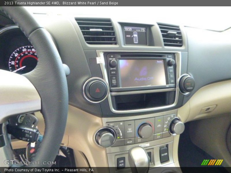 Blizzard White Pearl / Sand Beige 2013 Toyota Highlander SE 4WD