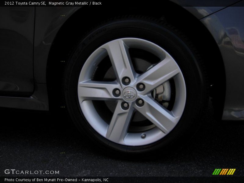 Magnetic Gray Metallic / Black 2012 Toyota Camry SE