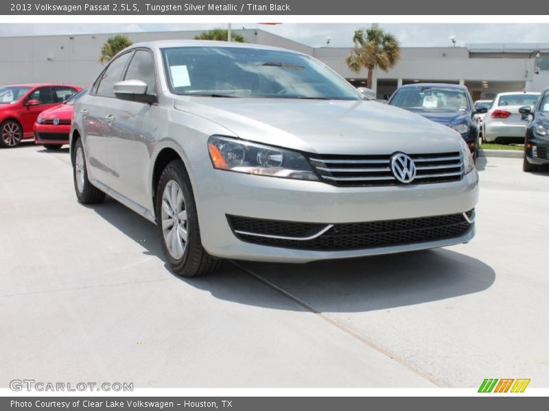 Tungsten Silver Metallic / Titan Black 2013 Volkswagen Passat 2.5L S