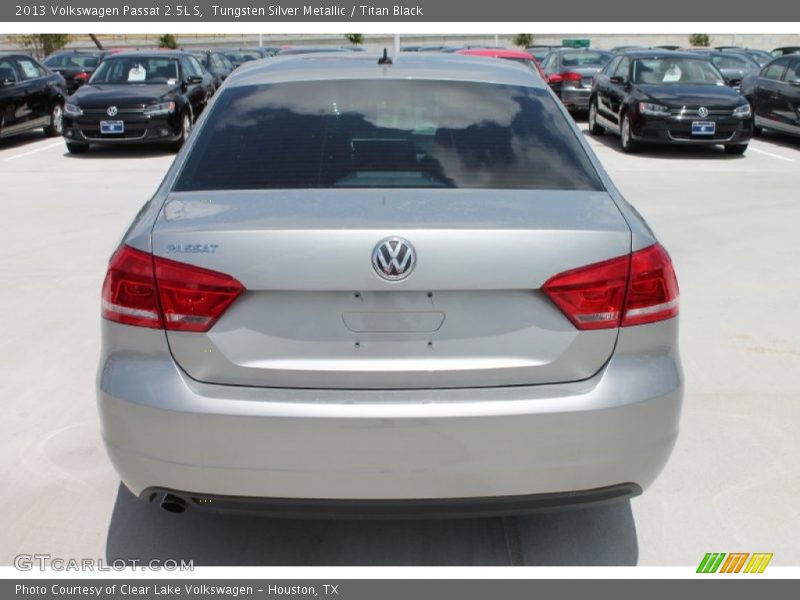 Tungsten Silver Metallic / Titan Black 2013 Volkswagen Passat 2.5L S