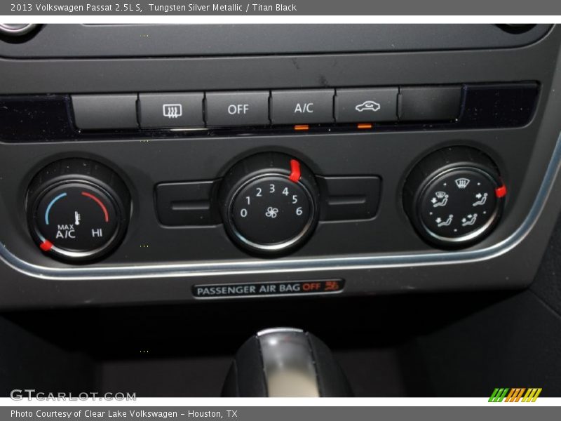 Tungsten Silver Metallic / Titan Black 2013 Volkswagen Passat 2.5L S