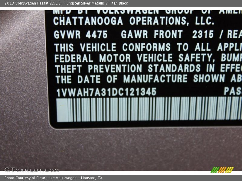Tungsten Silver Metallic / Titan Black 2013 Volkswagen Passat 2.5L S