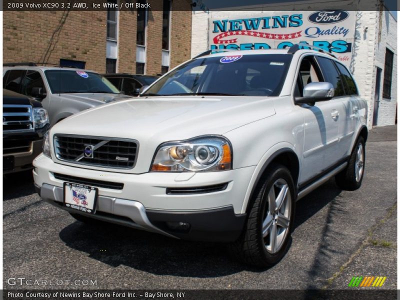 Ice White / Off Black 2009 Volvo XC90 3.2 AWD