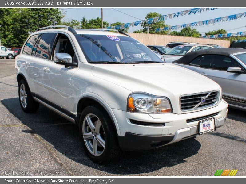 Ice White / Off Black 2009 Volvo XC90 3.2 AWD