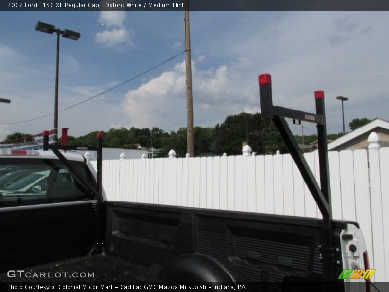 Oxford White / Medium Flint 2007 Ford F150 XL Regular Cab