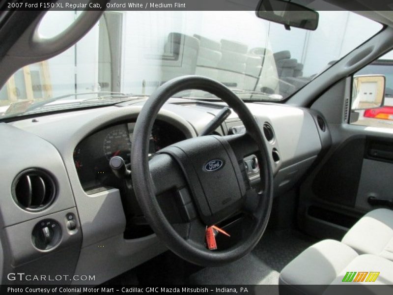 Oxford White / Medium Flint 2007 Ford F150 XL Regular Cab