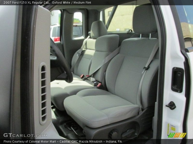 Oxford White / Medium Flint 2007 Ford F150 XL Regular Cab