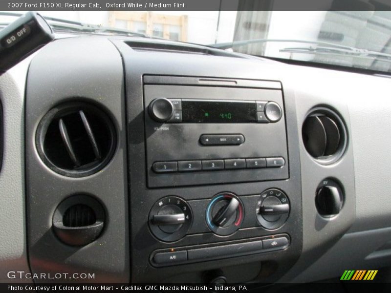 Oxford White / Medium Flint 2007 Ford F150 XL Regular Cab