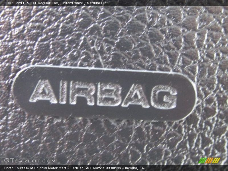 Oxford White / Medium Flint 2007 Ford F150 XL Regular Cab