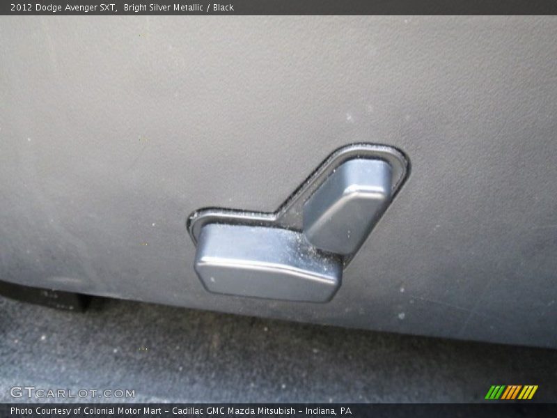 Bright Silver Metallic / Black 2012 Dodge Avenger SXT