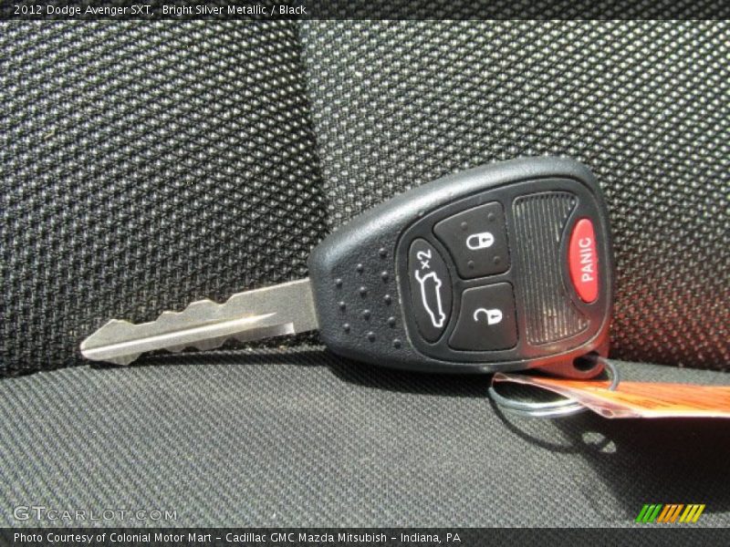 Bright Silver Metallic / Black 2012 Dodge Avenger SXT