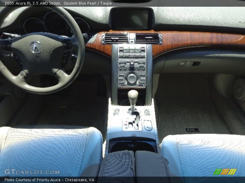 Dashboard of 2005 RL 3.5 AWD Sedan