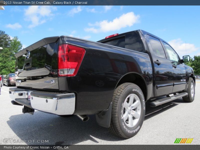 Galaxy Black / Charcoal 2013 Nissan Titan SV Crew Cab