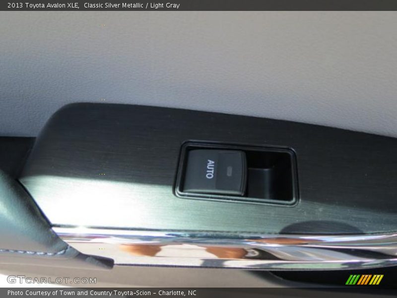 Classic Silver Metallic / Light Gray 2013 Toyota Avalon XLE