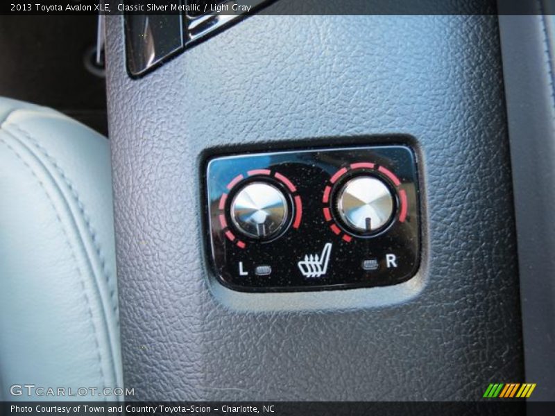Classic Silver Metallic / Light Gray 2013 Toyota Avalon XLE