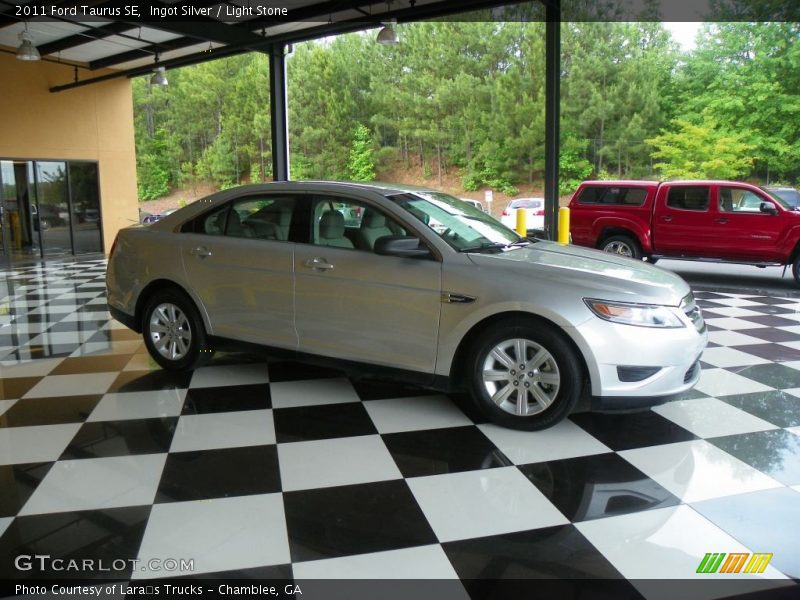 Ingot Silver / Light Stone 2011 Ford Taurus SE