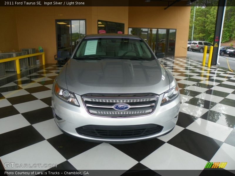Ingot Silver / Light Stone 2011 Ford Taurus SE
