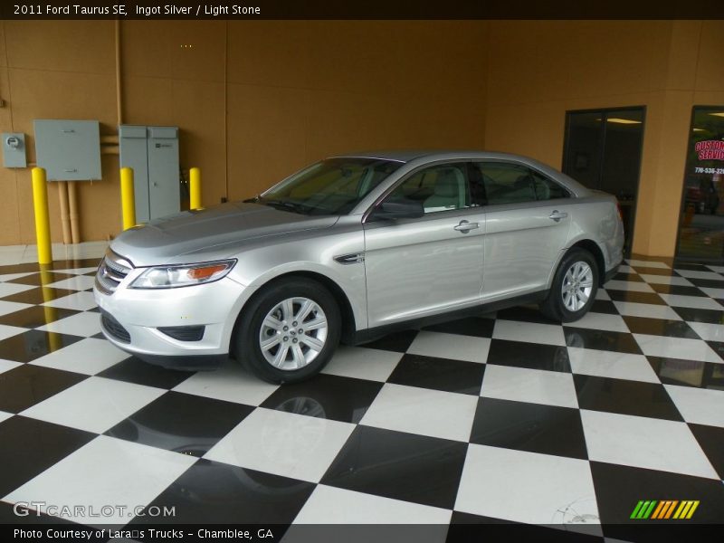 Ingot Silver / Light Stone 2011 Ford Taurus SE