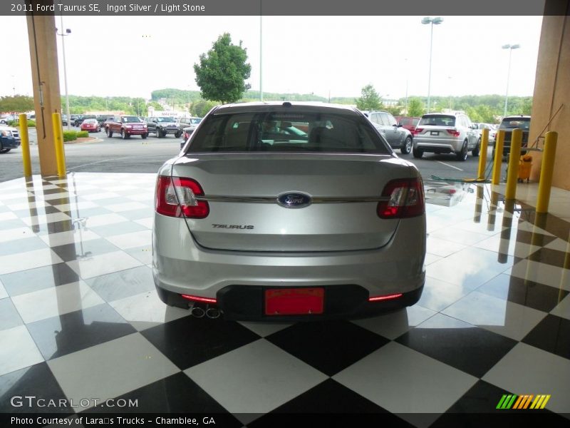Ingot Silver / Light Stone 2011 Ford Taurus SE