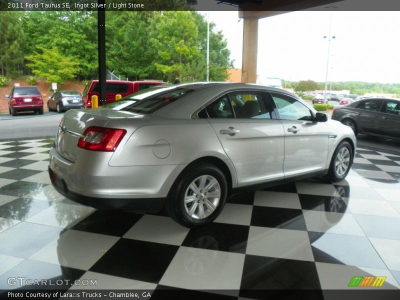 Ingot Silver / Light Stone 2011 Ford Taurus SE