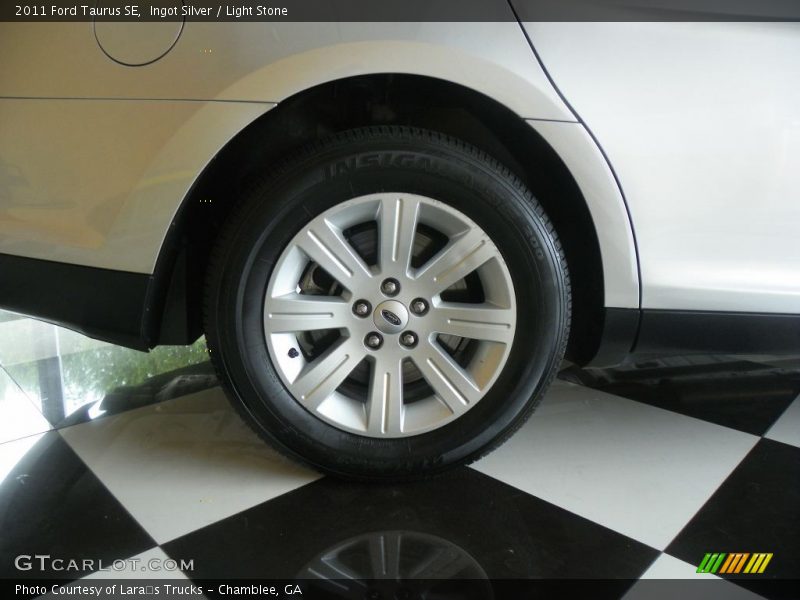 Ingot Silver / Light Stone 2011 Ford Taurus SE
