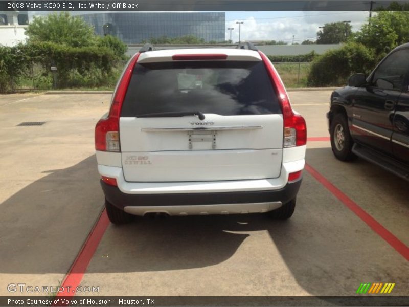 Ice White / Off Black 2008 Volvo XC90 3.2