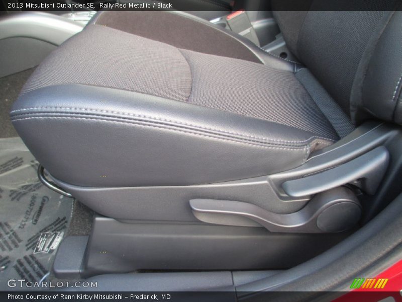 Rally Red Metallic / Black 2013 Mitsubishi Outlander SE