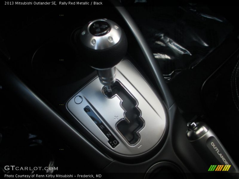 Rally Red Metallic / Black 2013 Mitsubishi Outlander SE