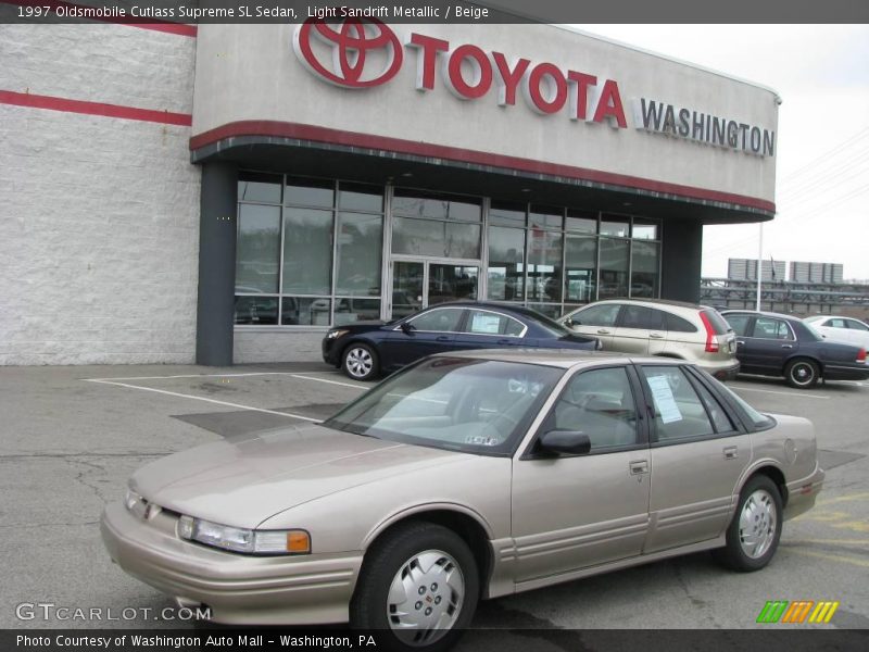 Light Sandrift Metallic / Beige 1997 Oldsmobile Cutlass Supreme SL Sedan