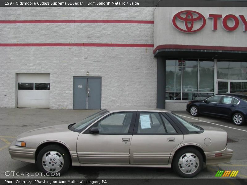 Light Sandrift Metallic / Beige 1997 Oldsmobile Cutlass Supreme SL Sedan