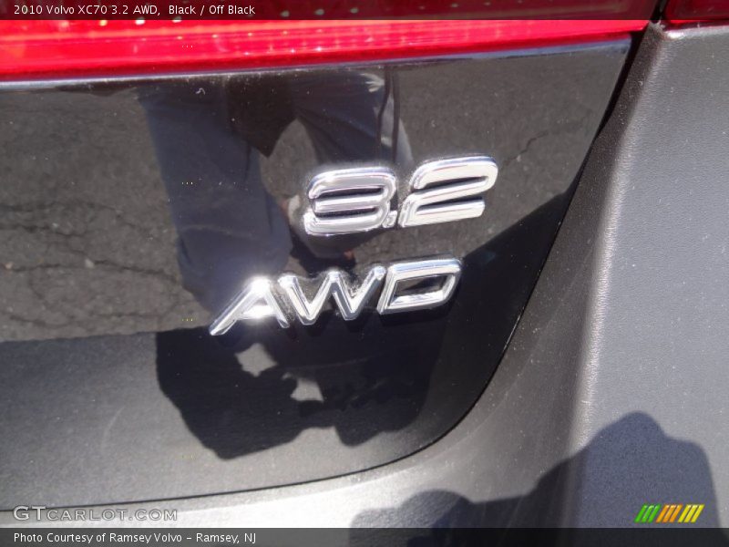 Black / Off Black 2010 Volvo XC70 3.2 AWD